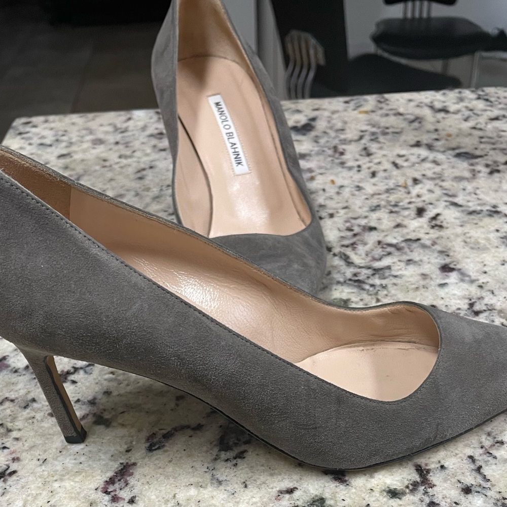 Manolo Blahnik pumps. Size 37.5. Gray. EUC Ret $825